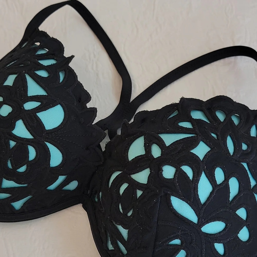 Shade & Shore Bikini Tops 34D - Picture 7 of 10
